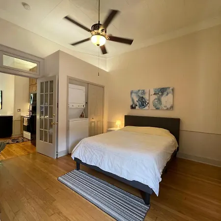 1322-#6 Downtown High Ceiling Big Size 1B Unit Apartment
